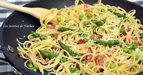 Poêlée de spaghettis au lardons, petits pois et asperges vertes