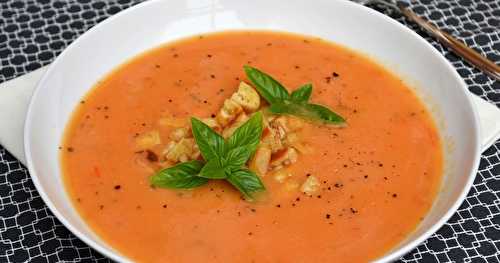 Potage "velours" aux tomates fraîches, basilic et fromage de chèvre {bye bye l'été !}