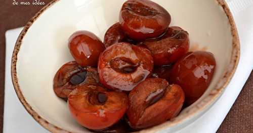 Prunes rouges confites au vinaigre balsamique