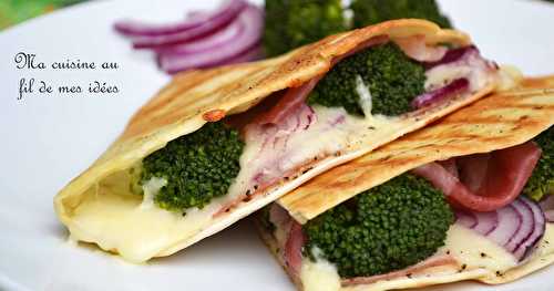 Quesadillas au brocoli, pancetta, oignon rouge et mozzarella