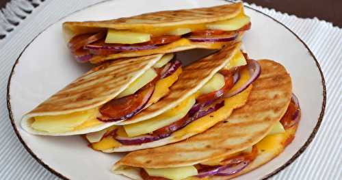 Quesadillas au chorizo, pommes de terre et cheddar