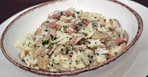 Riz crémeux aux champignons, lardons et estragon