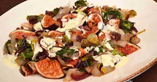 Salade tiède de chicons, laitue et figues... sauce au cambozola !
