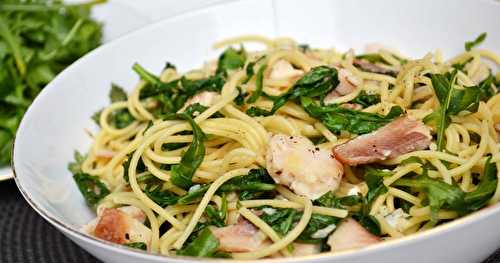 Spaghetti à la truite fumée et roquette fondante à l'ail