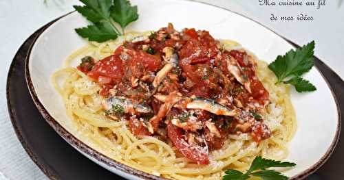 Spaghetti aux tomates fraîches, anchois et persil plat