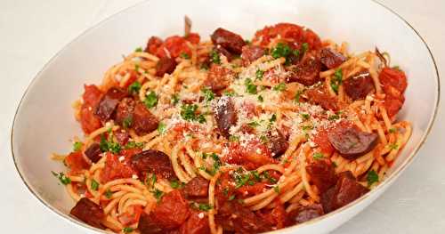 Spaghettis au chorizo, tomates et piment doux du Chili