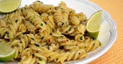 Spirelli à la chapelure à l'ail, fines herbes et citron vert