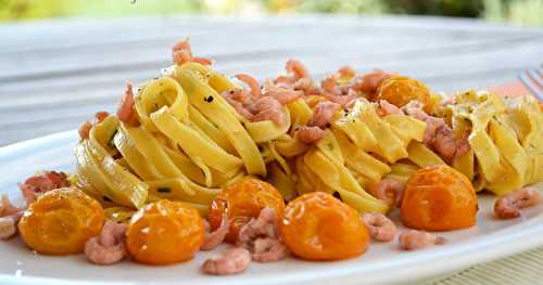 Tagliatelle au curry et paprika, tomates cerise confites et crevettes grises