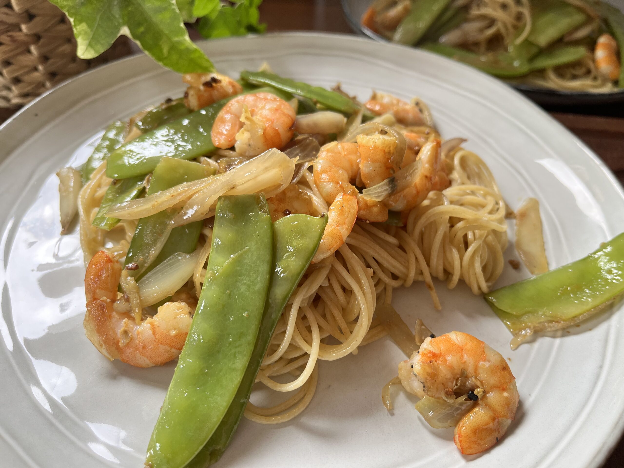 Spaghettis Complets aux Pois Gourmands et Crevettes, Parfum de Cardamome et Gingembre