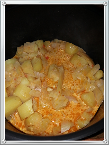 Choux pommes de terre a la sauce basquaise