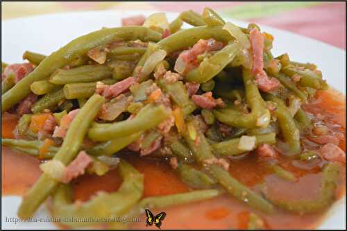 Haricots verts aux dés de jambon et allumettes de bacon