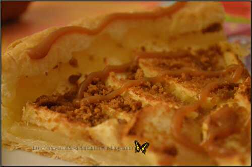 Tarte pommes spéculoos sur fond de compote vanille