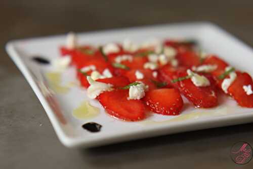 Carpaccio de fraises au fromage de chèvre