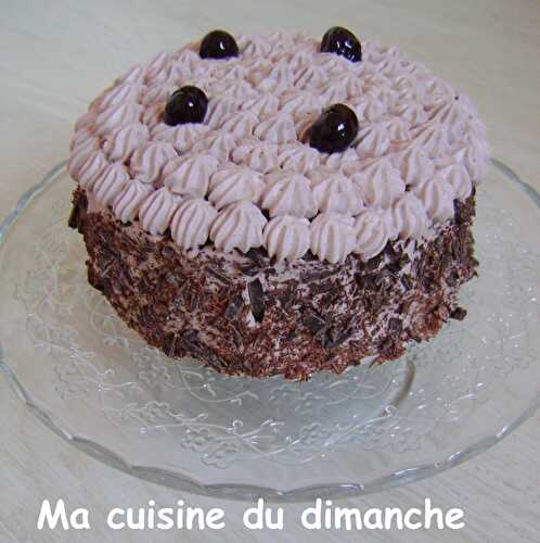 Gâteau d’anniversaire au chocolat et cerises Amarena