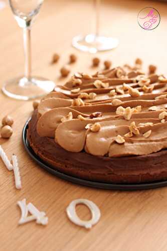 Gâteau d’anniversaire au chocolat, mousse au chocolat et crème pralinée