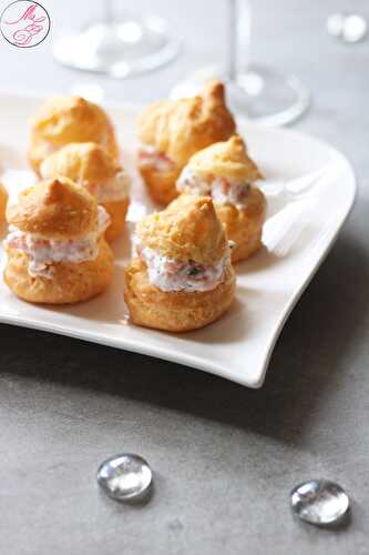 Gougères farcies à la truite fumée et au fromage de chèvre frais