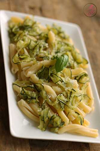 Pâtes aux courgettes, à l’ail & au parmesan (Casarecce con zucchine aglio & parmigiano)