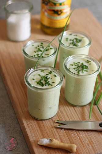 Soupe froide de concombre au yaourt & à la ciboulette