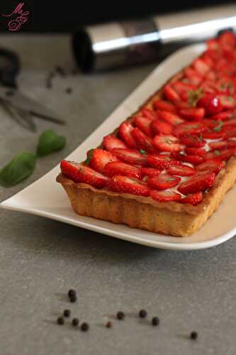 Tarte aux fraises au chocolat blanc, poivre du Sichuan & basilic