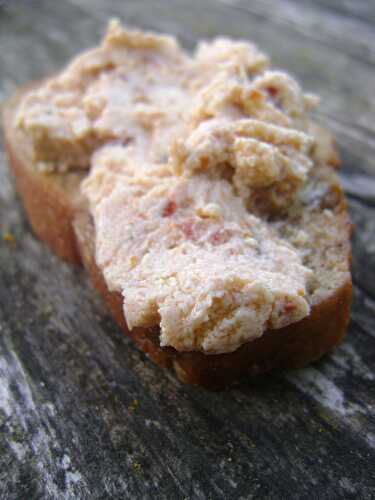 Tartine de ricotta aux tomates séchées (Ricottade à ma façon)