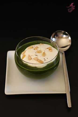 Velouté d’épinards, espuma de chèvre & pignons de pin