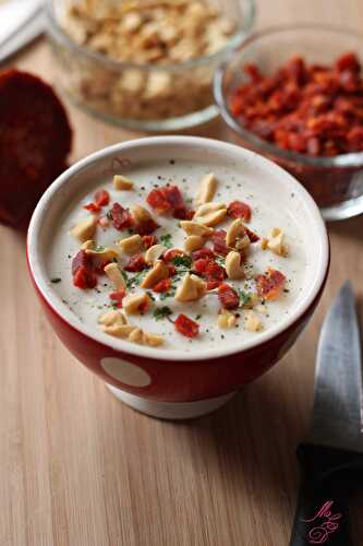 Velouté de chou-fleur au chorizo et cacahuètes