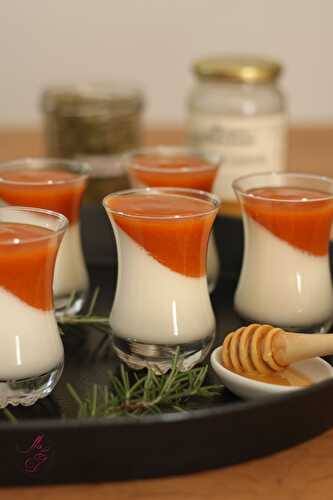 Panna cotta au coulis d’abricot & romarin