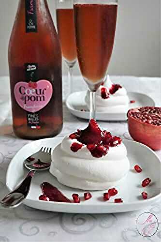 Pavlova au coulis de framboise et grenade