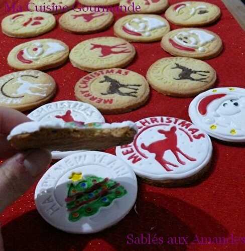 Sablés de noël tamponnés et aux Amandes