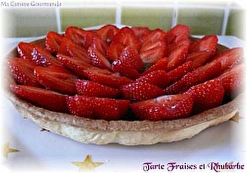 Tarte aux Fraises sur Compotée de Rhubarbe