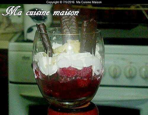 VERRINE DE FRAMBOISES ET SA GLACE VANILLE