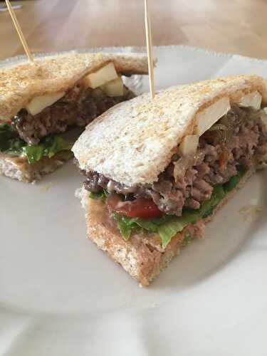 Burger de boeuf, oignon caramélisés