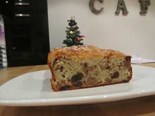 Cake aux noix, chèvre et raisins secs