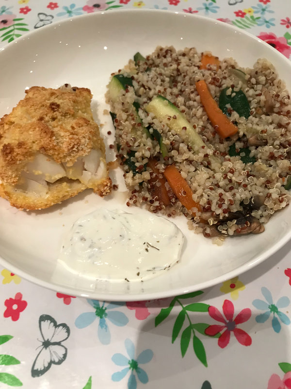 Poisson pané avec son quinoa aux petits légumes