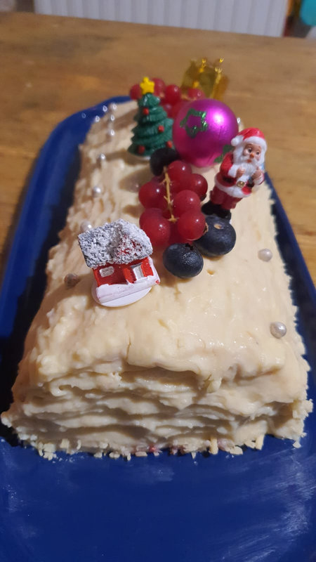 Bûche au chocolat blanc et fruits rouges