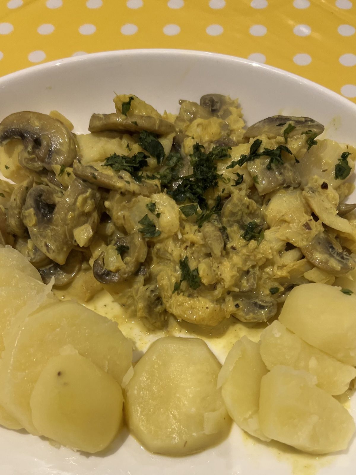 Cabillaud sauce curry aux champignons