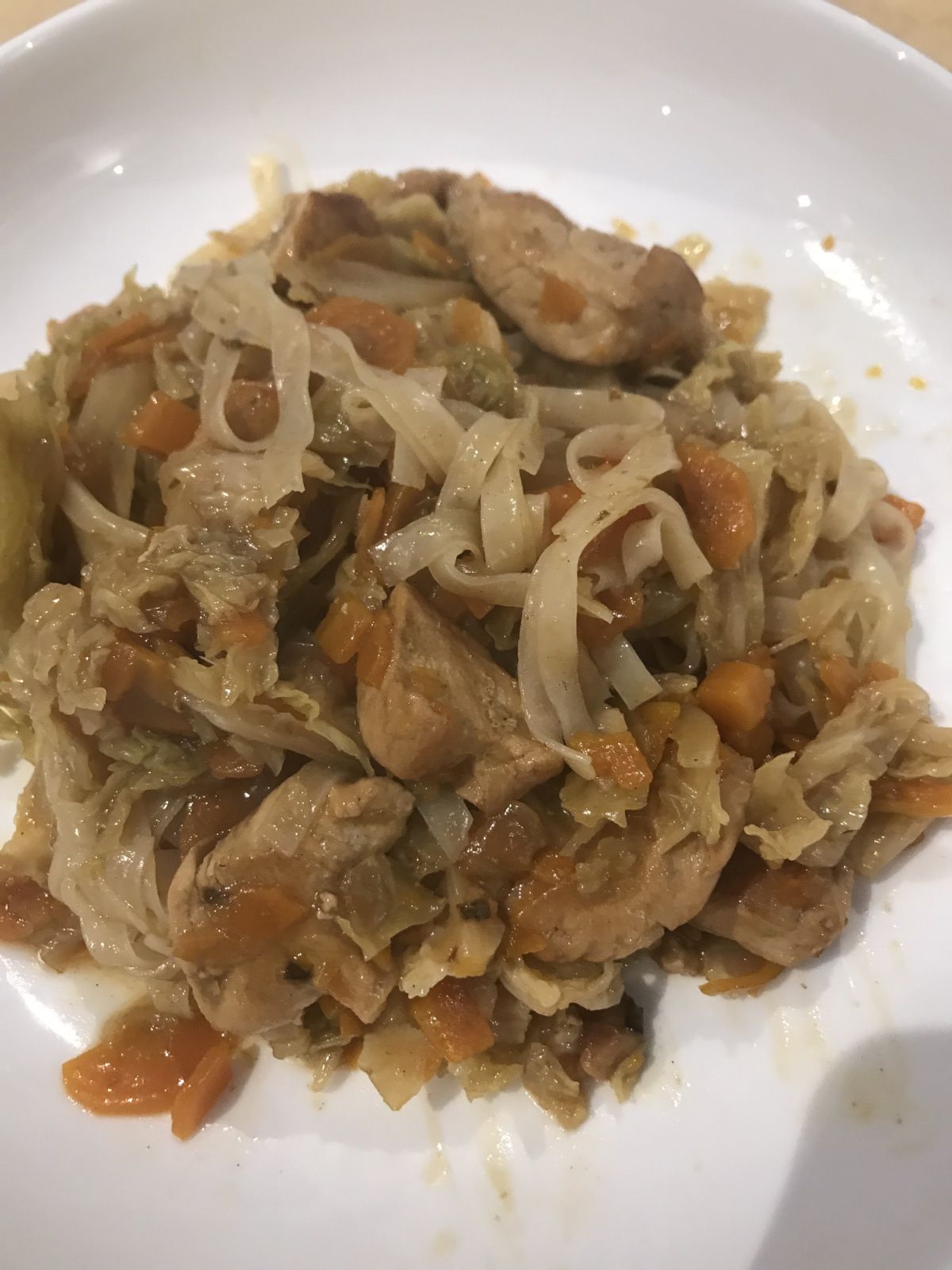 Wok de konjac, chou chinois, poulet et carottes