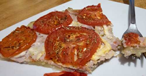 La tarte fine à la tomate et pâte de pommes de terre