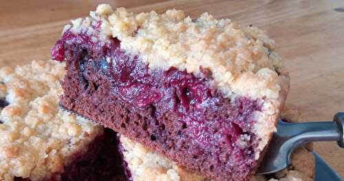 Le crumble cake cerises chocolat