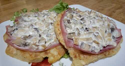 Les galettes de pommes de terre au jambon et crème aux champignons