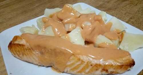 Les pavés de saumon et pommes de terre sauce aurore