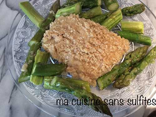 Asperges vertes au four et poisson en crumble