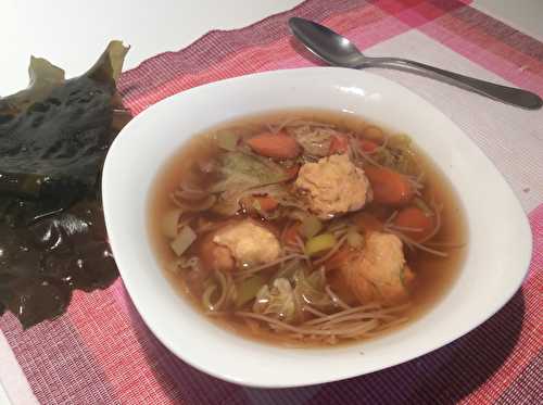 SOUPE D’INSPIRATION JAPONAISE AU POULET