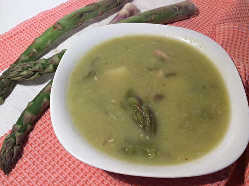 Soupe veloutée aux asperges vertes