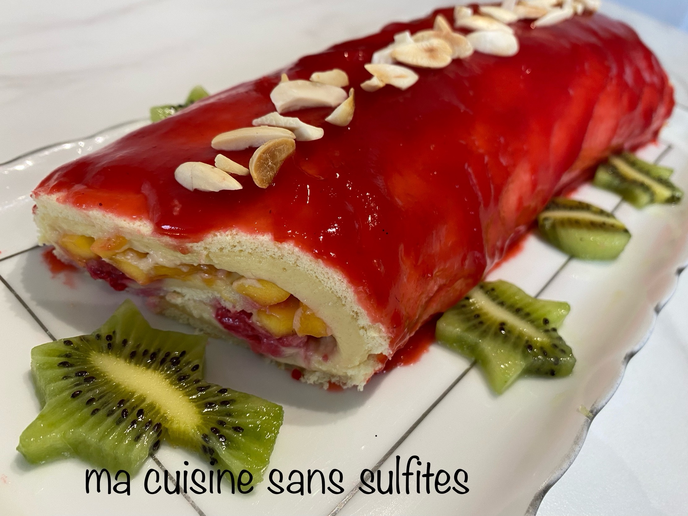 Bûche de Noël légère sans gluten aux fruits (framboises et mangue)