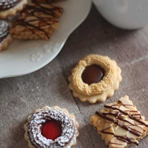 Assortiment de biscuits sablés avec la même pâte