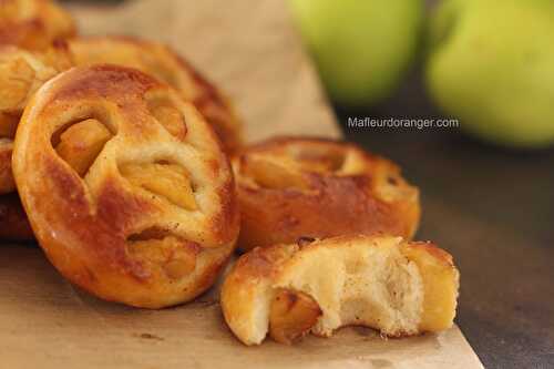 Brioches sans beurre, aux pommes caramélisées