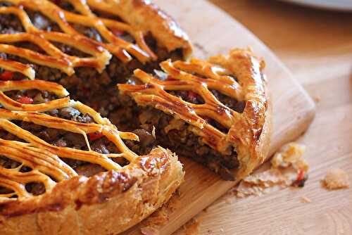 Tourte feuilletée à la viande et aux champignons