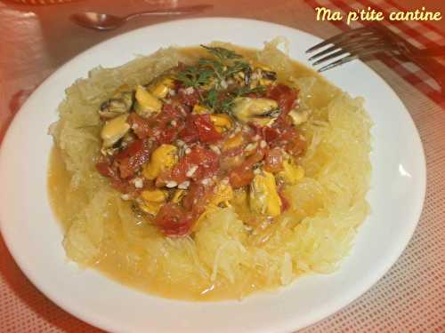Courge spaghetti aux moules, tomates, ail et coriandre - Ma p'tite cantine