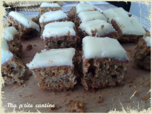 Gâteau aux carottes glacé au fromage fondu